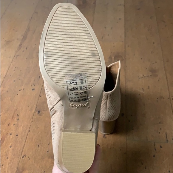 Vernacular taupe booties - Picture 5 of 5